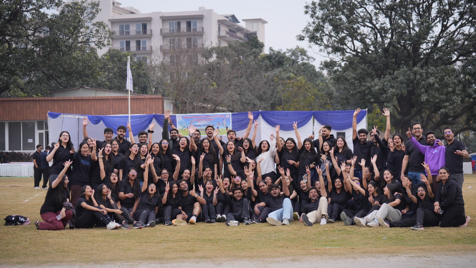 एसजीआरआर मेडिकल काॅलेज एटलिटिका 2025 में एमबीबीएस 2021 बैच आॅवरआॅल चैम्पियन