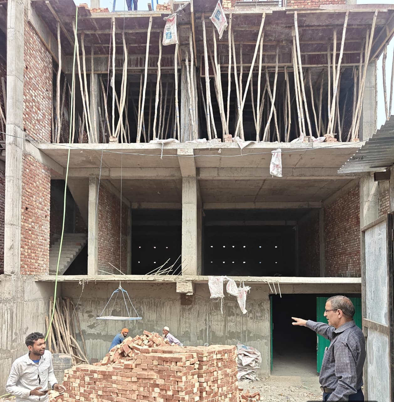 धौरण रोड पर अवैध “हेल्पिंग हेल्थ” हॉस्पिटल पर एमडीडीए की सख्त कार्रवाई